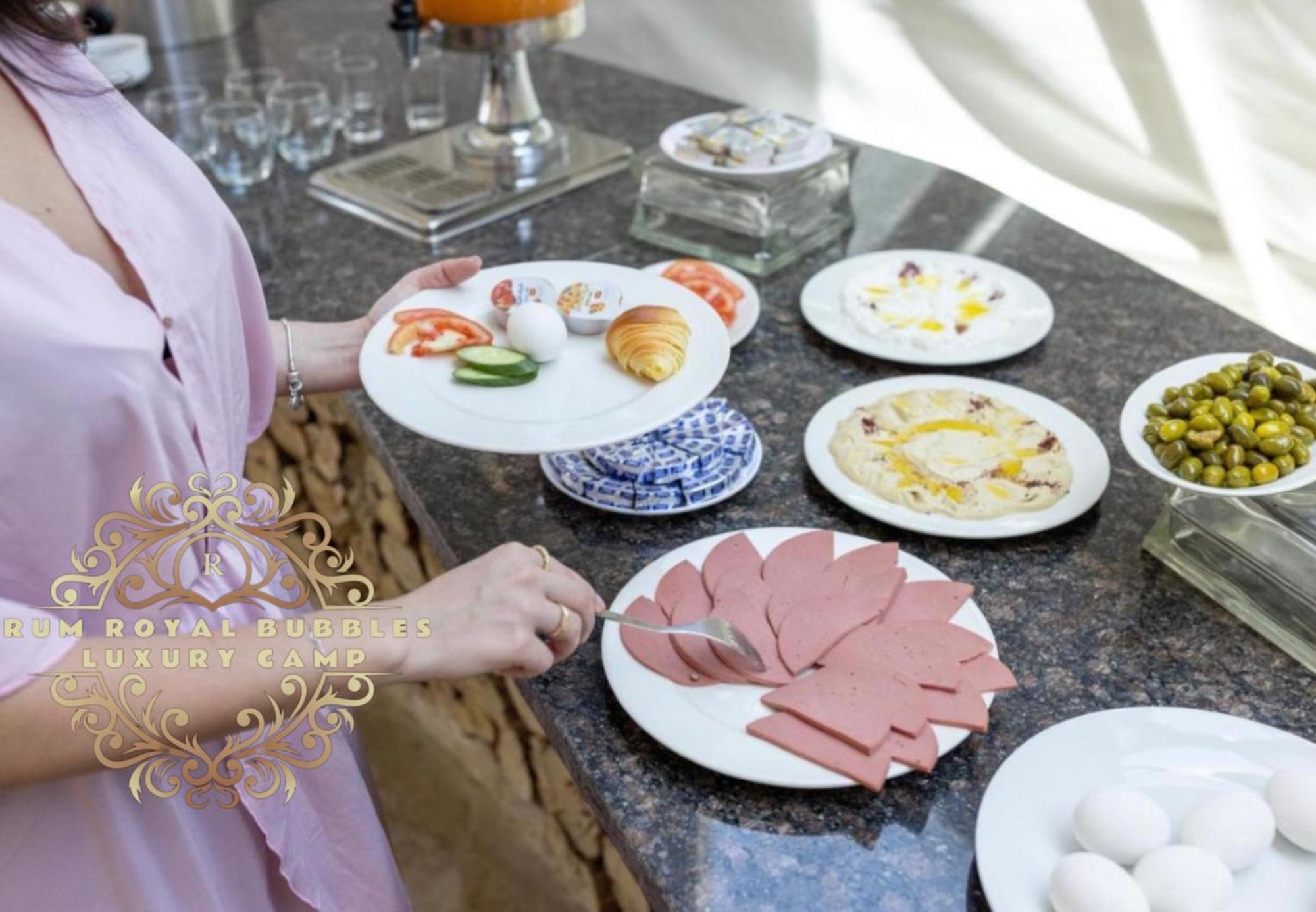 Rum Royal Bubbles Luxury Camp Apartment Wadi Rum Bagian luar foto