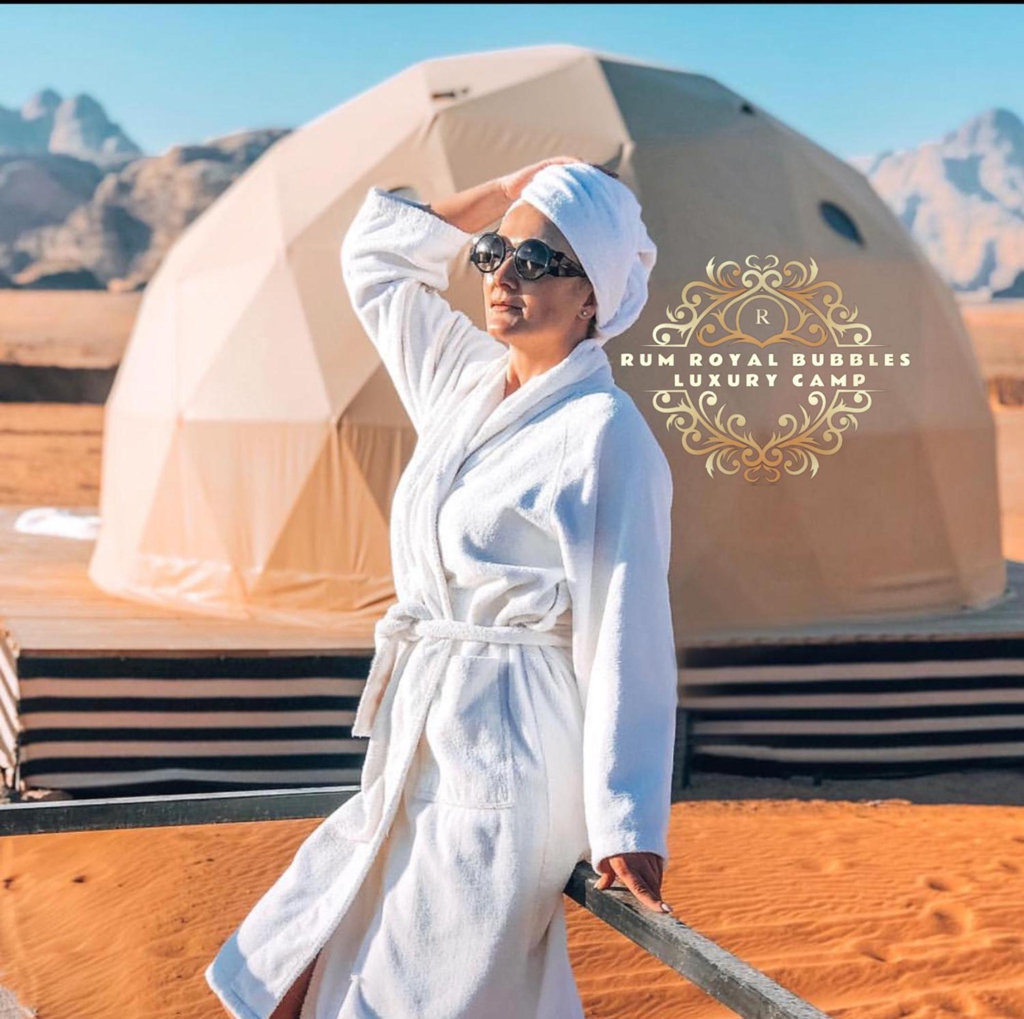 Rum Royal Bubbles Luxury Camp Apartment Wadi Rum Bagian luar foto