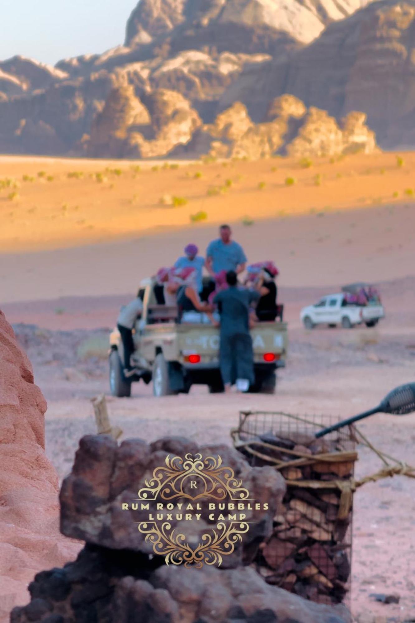 Rum Royal Bubbles Luxury Camp Apartment Wadi Rum Bagian luar foto