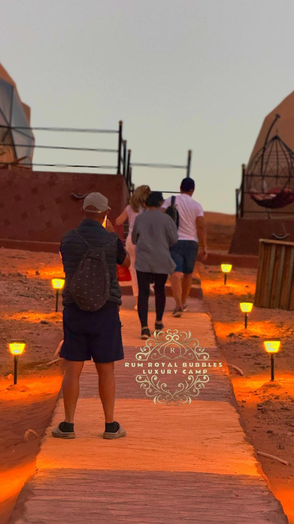 Rum Royal Bubbles Luxury Camp Apartment Wadi Rum Bagian luar foto