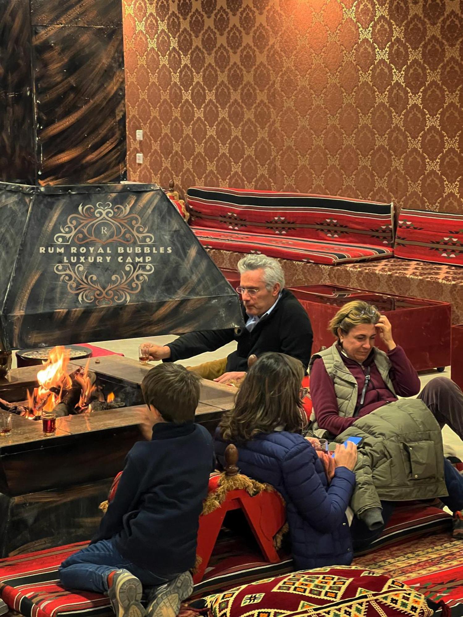 Rum Royal Bubbles Luxury Camp Apartment Wadi Rum Bagian luar foto