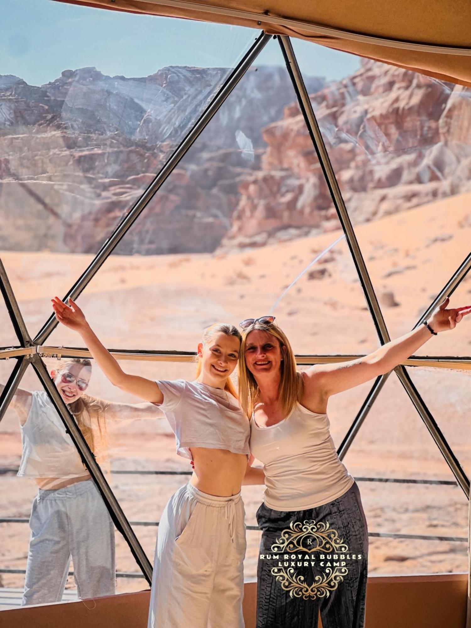 Rum Royal Bubbles Luxury Camp Apartment Wadi Rum Bagian luar foto