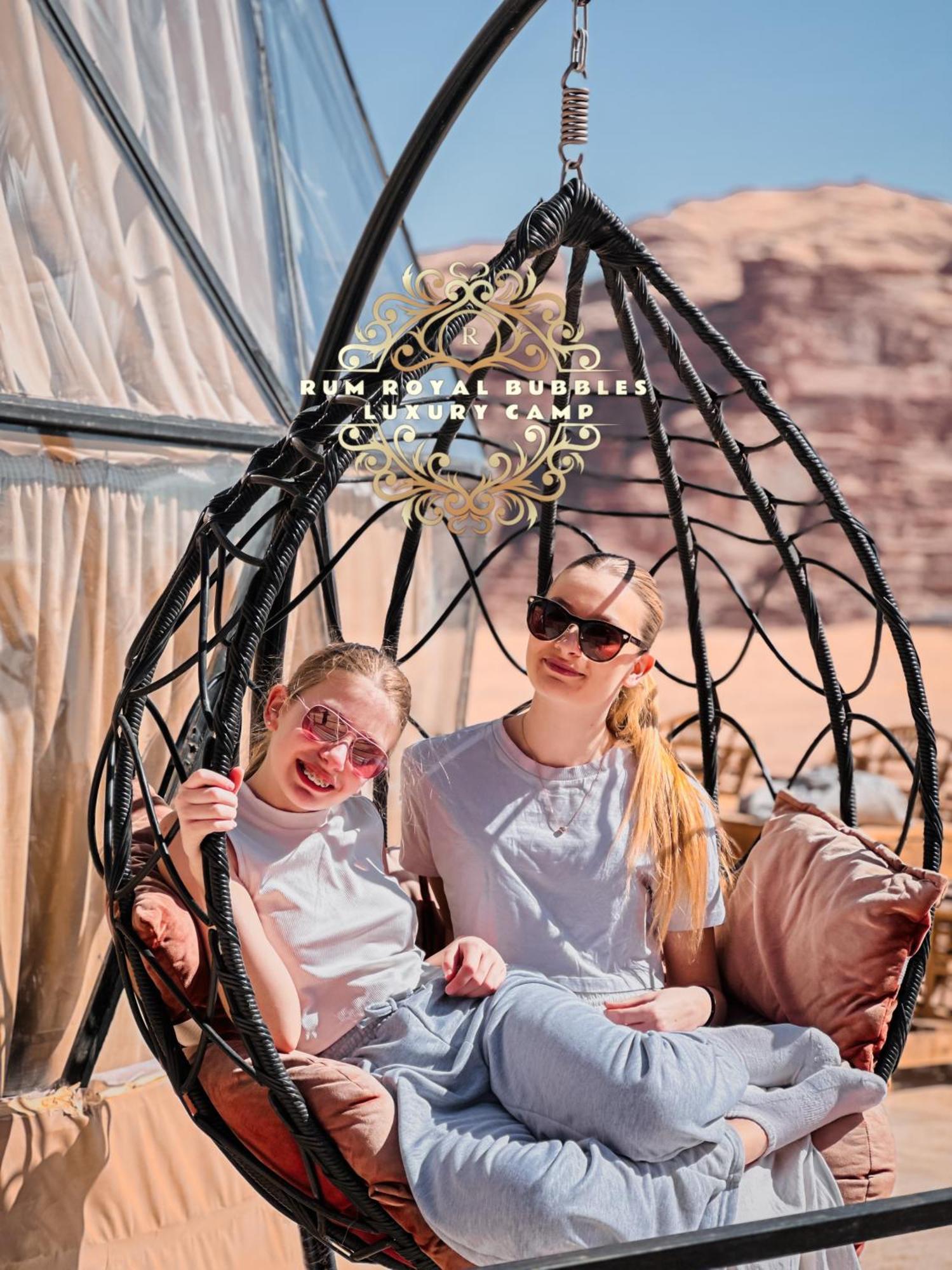 Rum Royal Bubbles Luxury Camp Apartment Wadi Rum Bagian luar foto