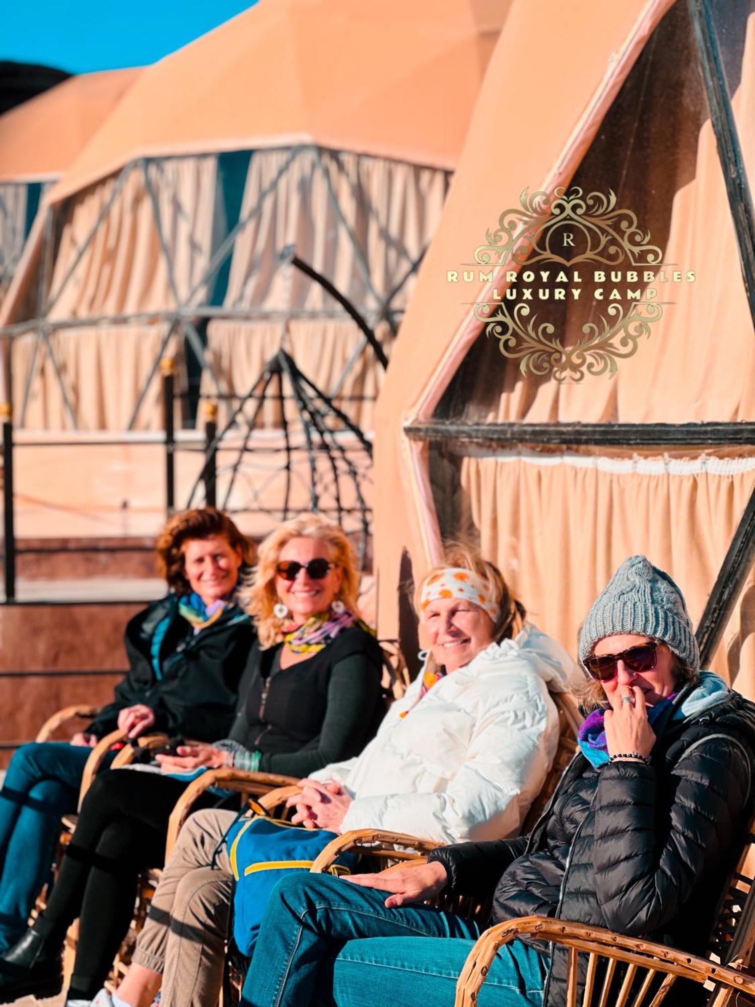 Rum Royal Bubbles Luxury Camp Apartment Wadi Rum Bagian luar foto